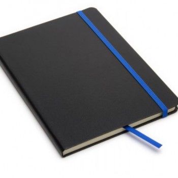 cuaderno A5 negro con cinta